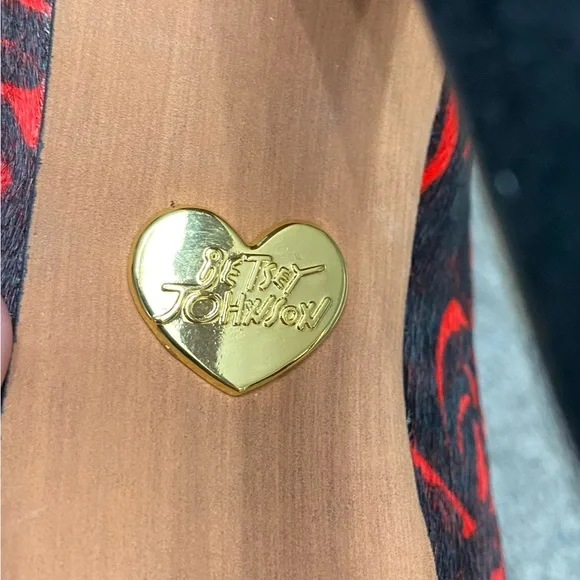 BETSEY JOHNSON Black/Red Roses Pony Hair Peep Toe Stiletto Platforms Whimsy  6.5 - Picture 6 of 17